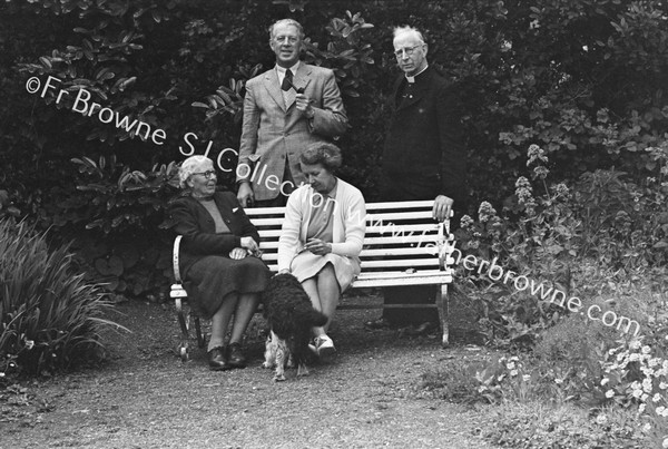 GROUP AT FORT VILLAS  NELLIE  BERTIE  ETTA  SELF